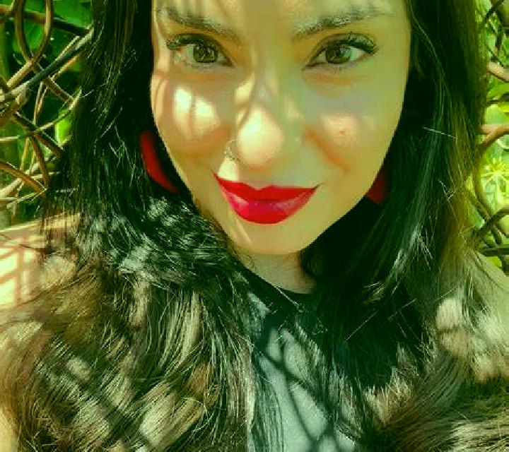 Abril Valdehuncar escort