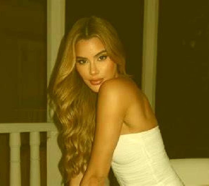 Adriana Mundaka escort