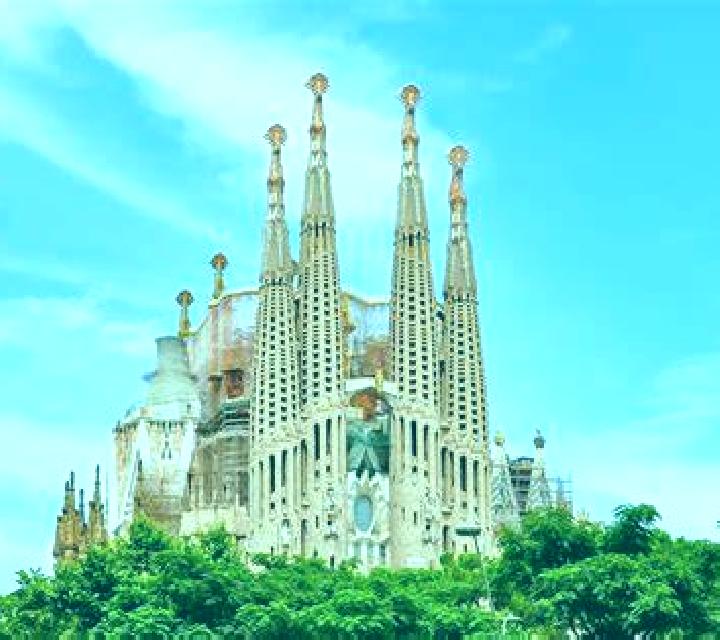 Alba 2 Sagrada Familia escort