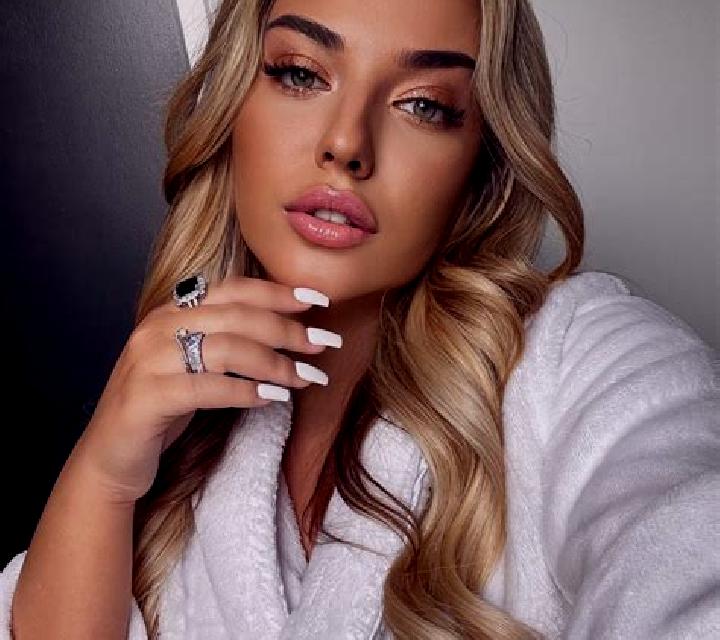 Aurora Valdeprado escort