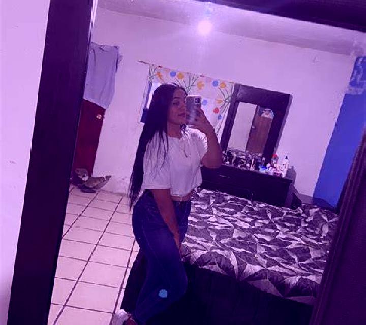 Camila Coles escort
