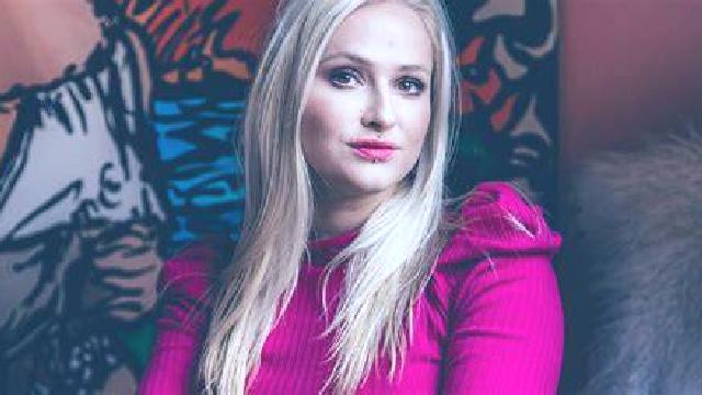 Elena Torralbilla escort