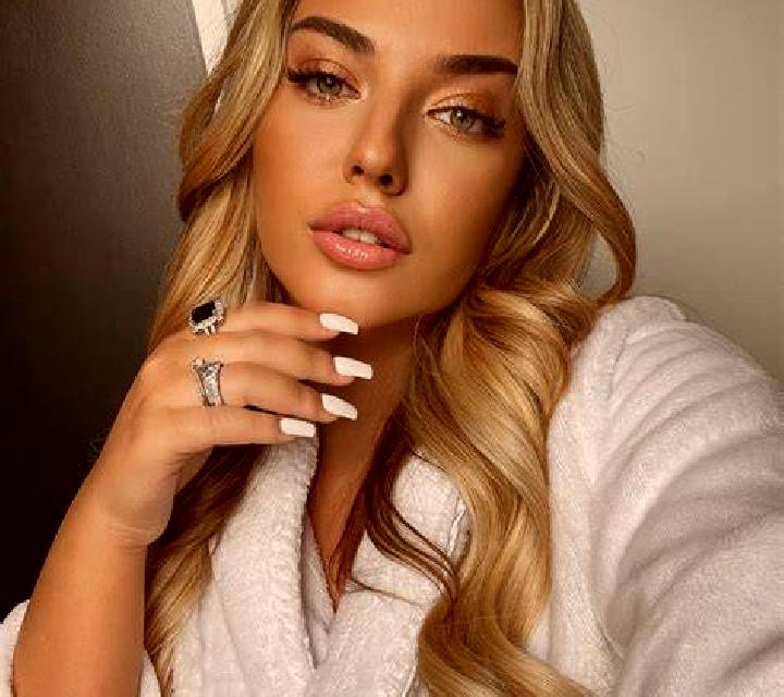 Gabriela Saelices de Mayorga escort