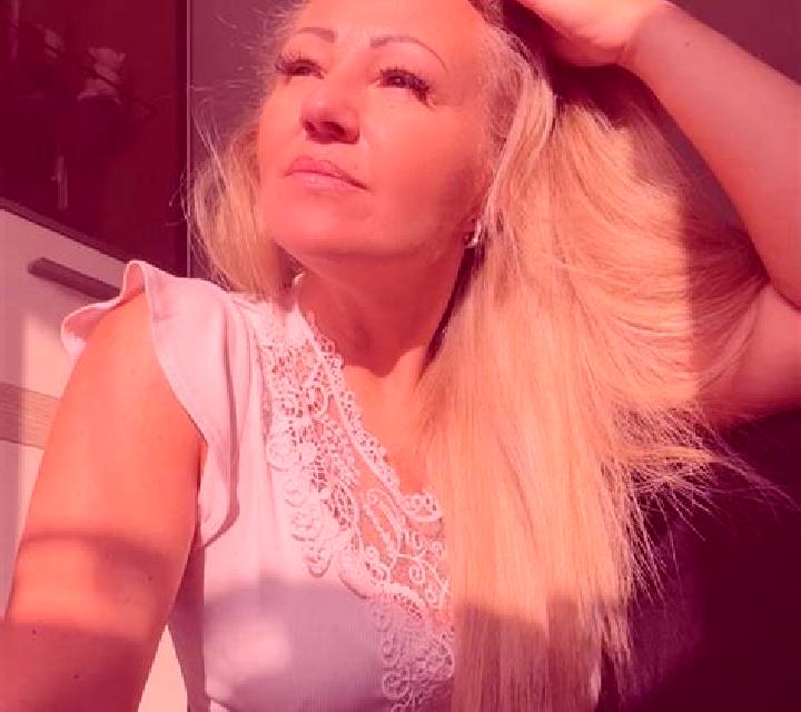 Josefina Cerraton de Juarros escort