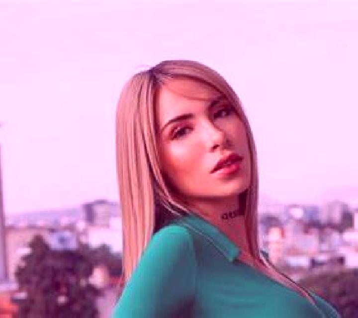 Julia Buitrago escort