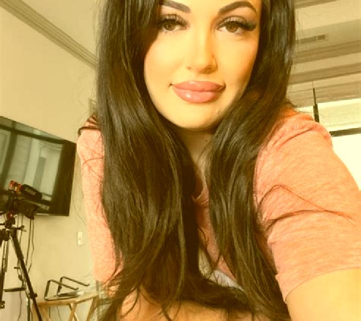 Lucía Cascante escort