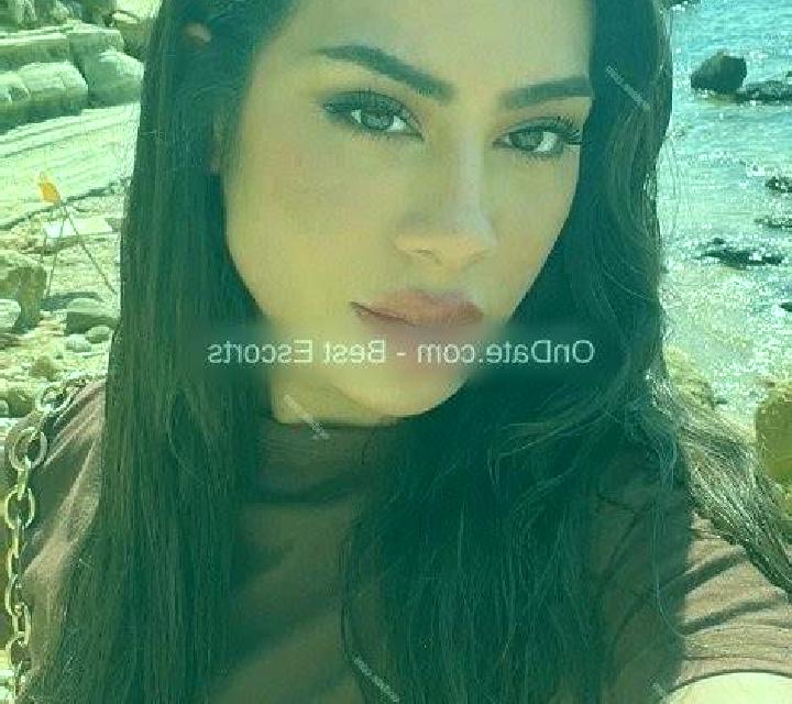 Luna Ballesteros escort