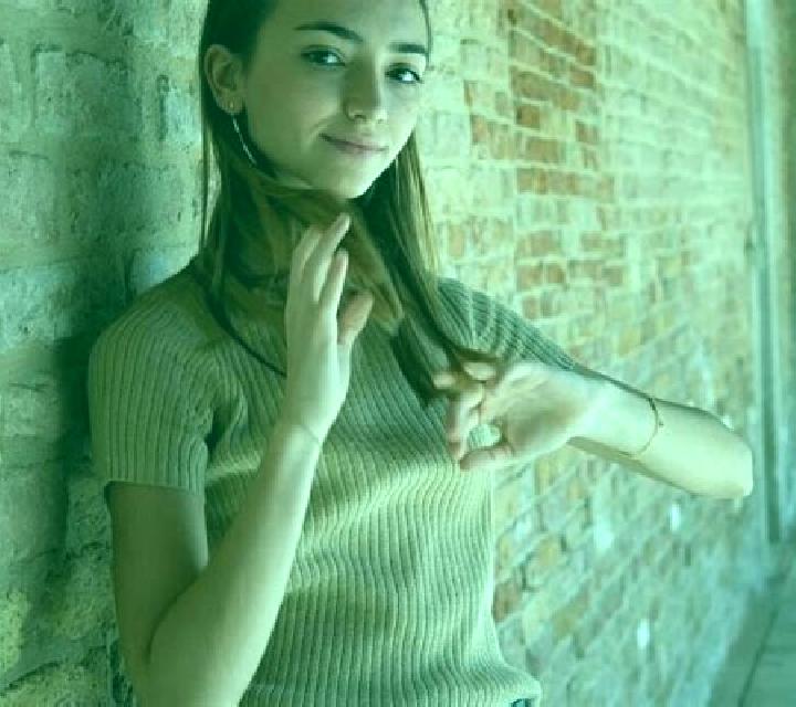 María Caceres escort
