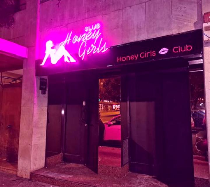 María Fines escort