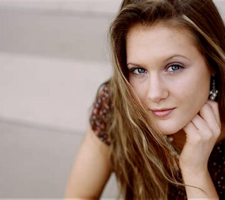 Mariana Pinor escort