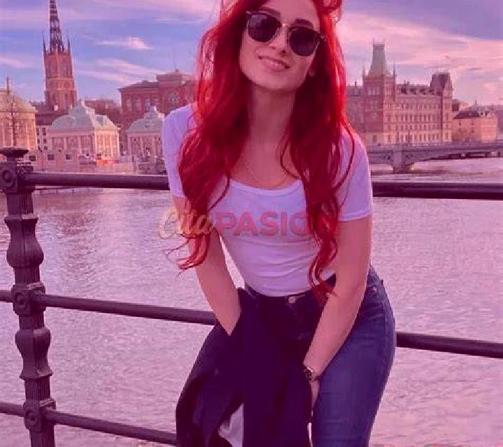 Nadia Benifairo de les Valls escort