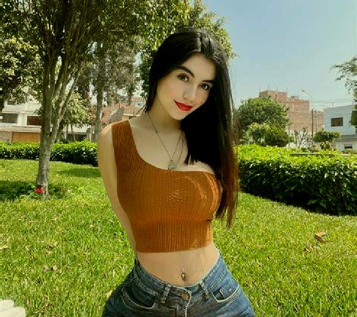 Noa Zalamea la Real escort
