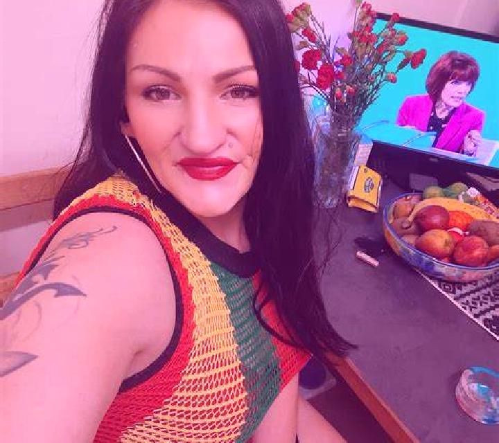 Nora 3 Tormos escort
