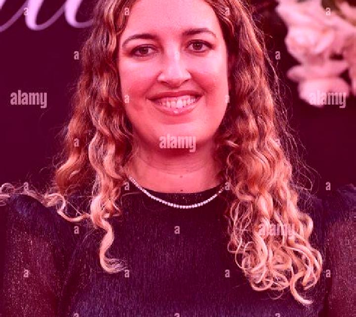 Nora Espronceda escort