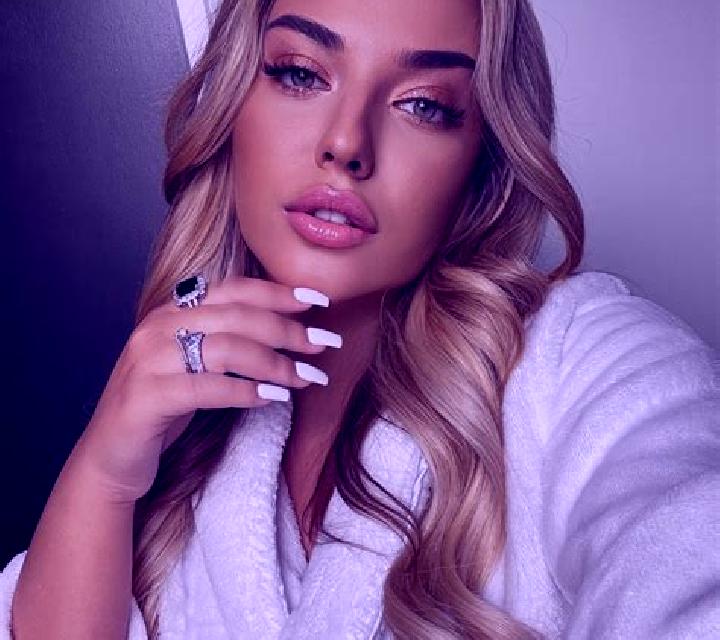 Regina Canfranc escort