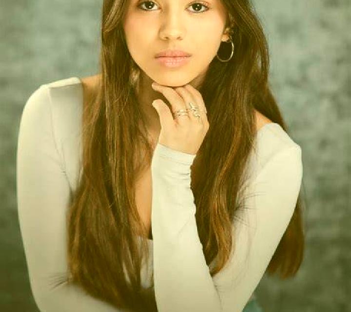 Renata 3 Adelfas escort