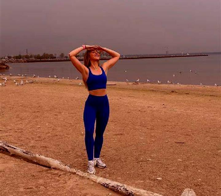 Rosa 3 Duesaiguees escort