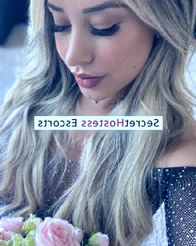 Selene Barjas escort
