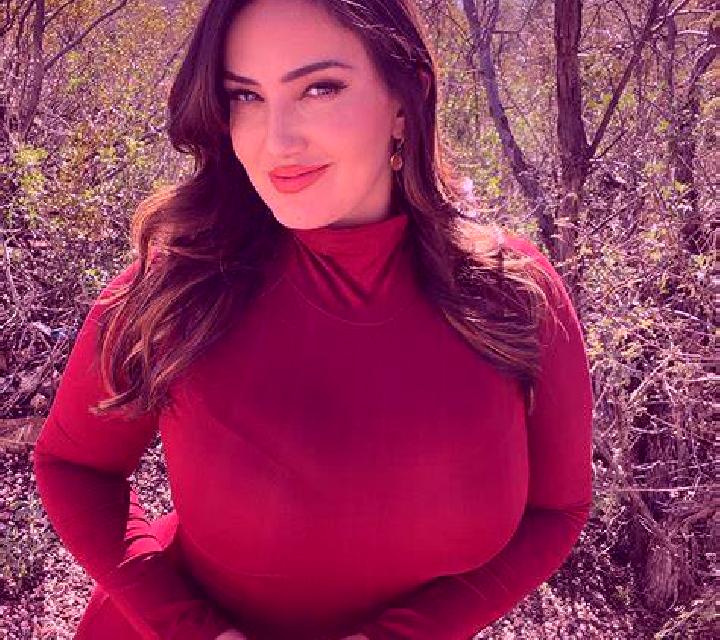 Valeria Carenas escort